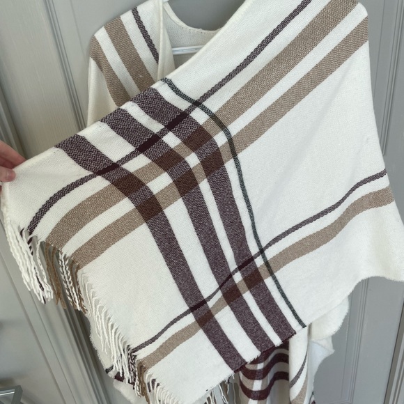 Dynamite poncho - Picture 6 of 7